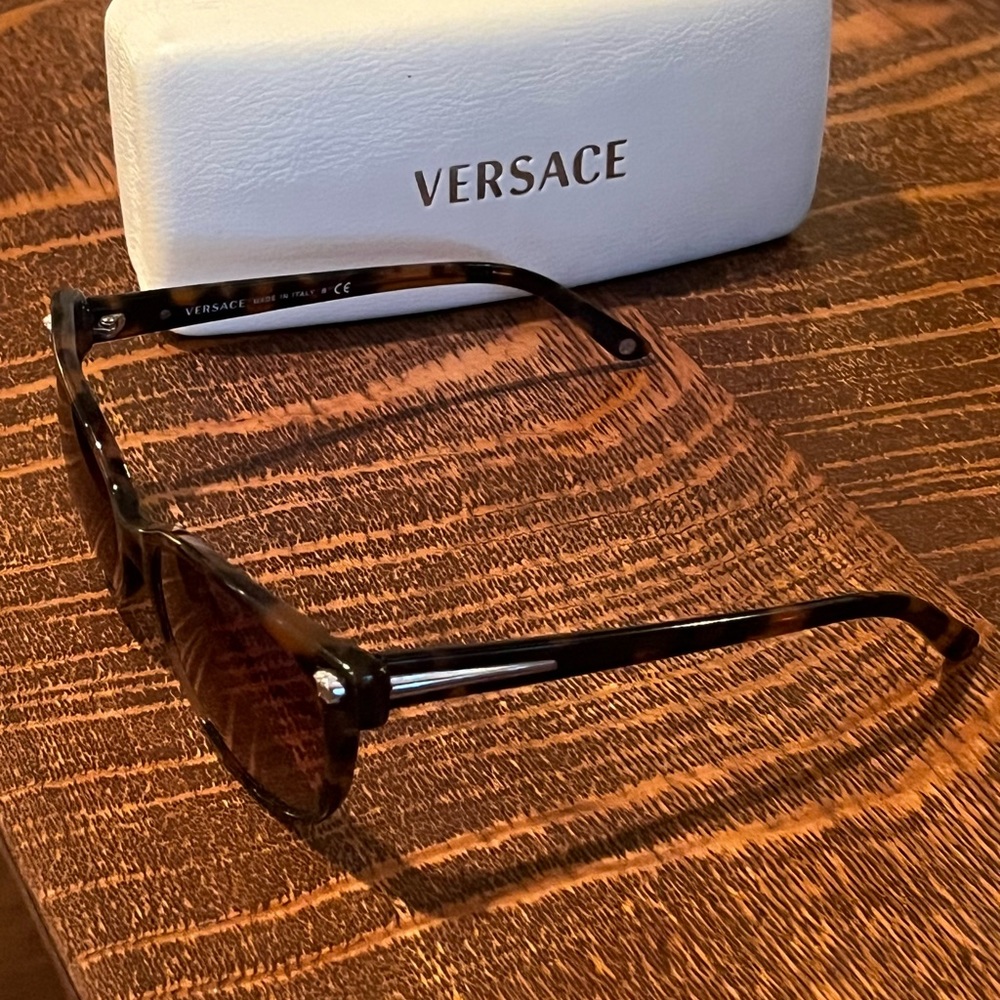 Versace Made in Italy Cat Sunglasses 4214 944/13 Mint condition! With case!